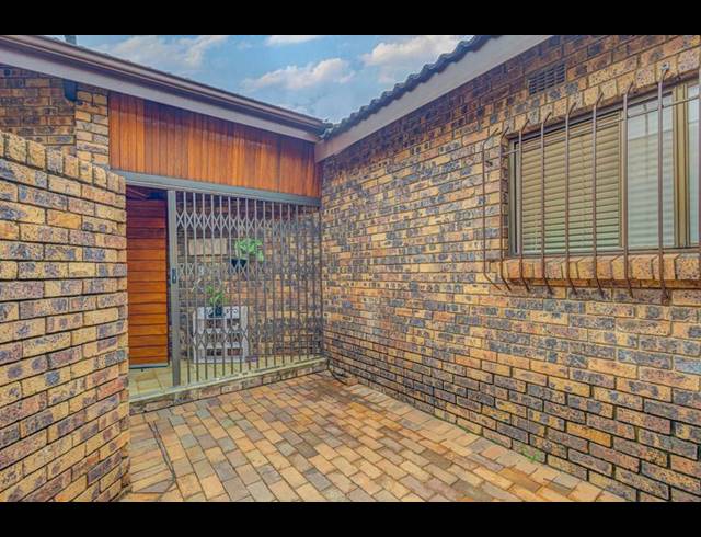 3 BEDROOM TOWNHOUSE FOR SALE IN MAGALIESSIG